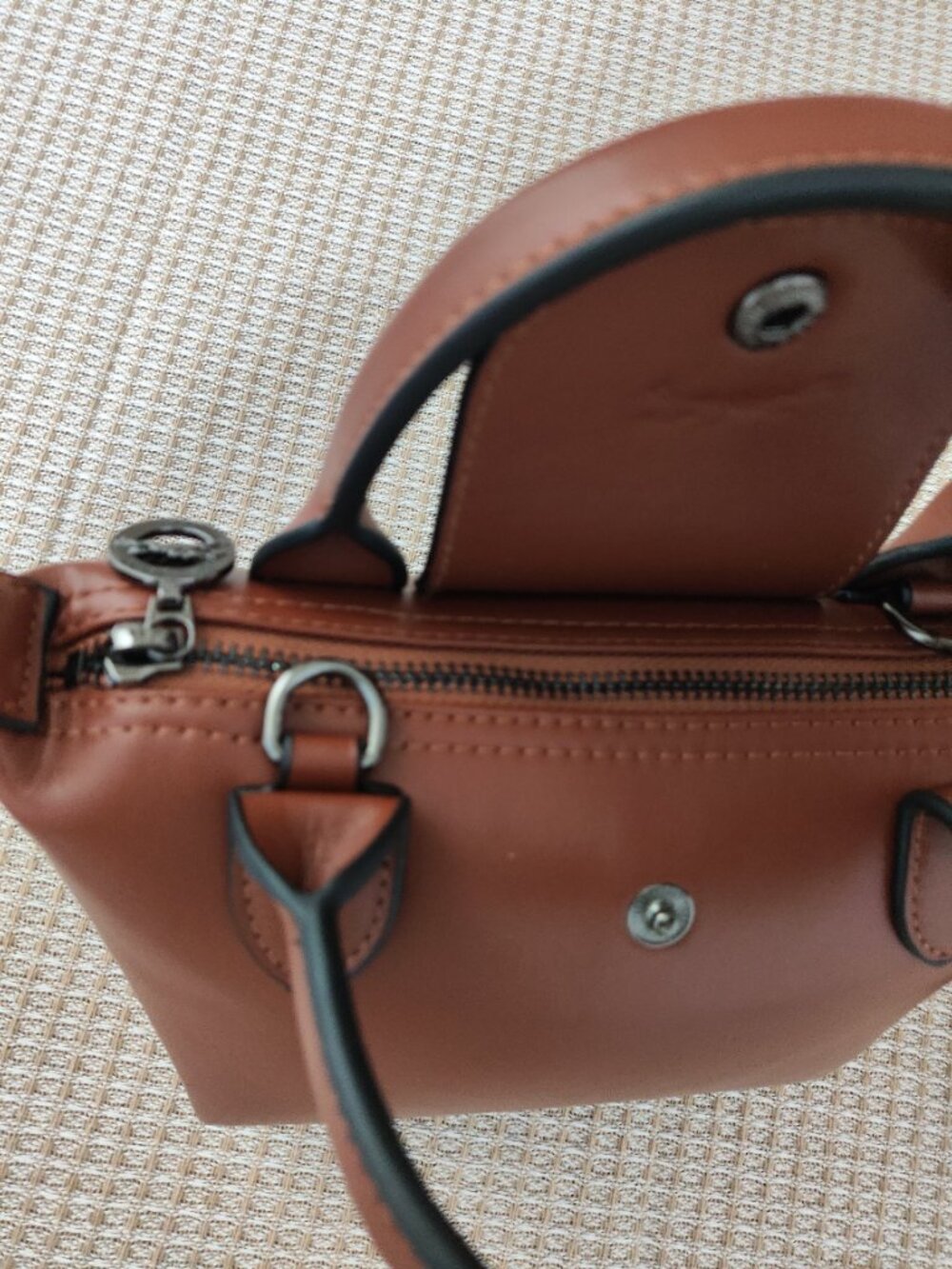 Longchamp cognac-colored handbag with shoulder strap - Picture 12 of 15